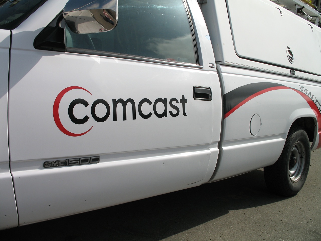 Comcast service truck