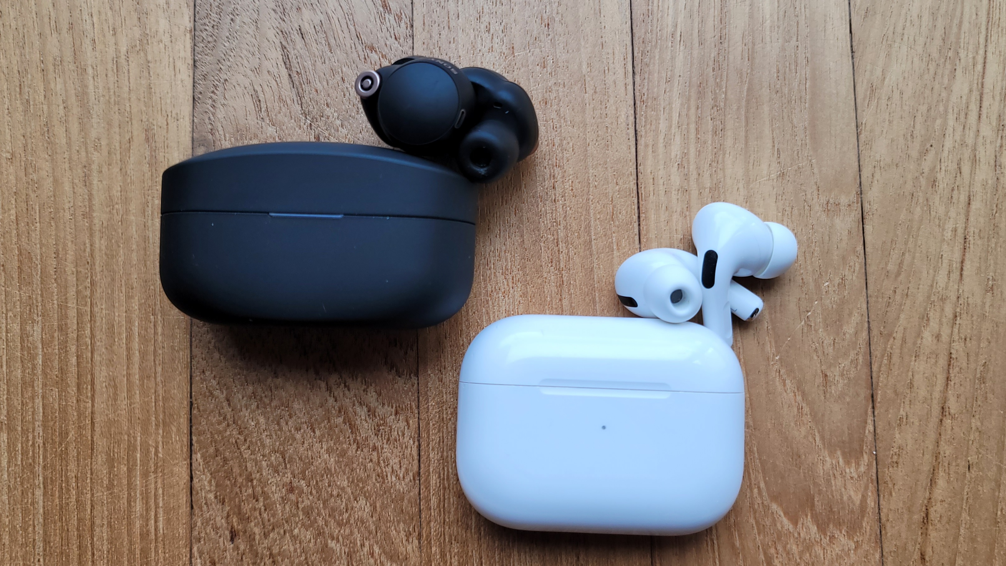 Sony WF-1000XM4 vs. AirPods Pro